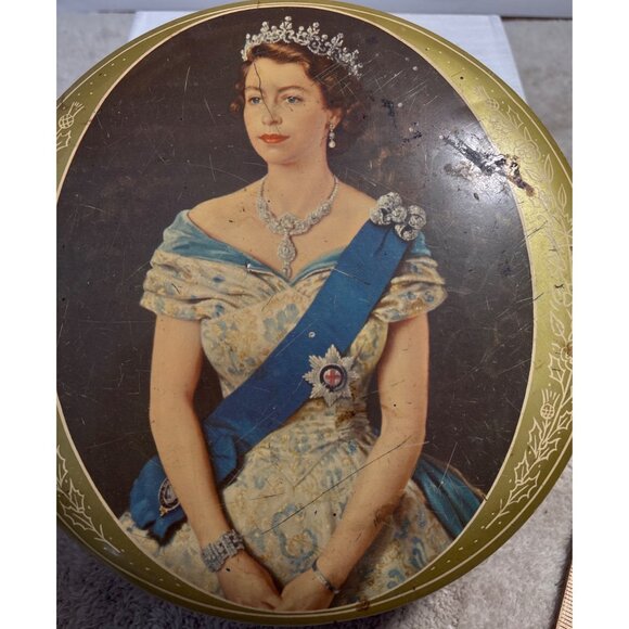 Vintage Queen Elizabeth II Round Cookie Biscuit Tin Container Lid Red Base 8" - Picture 10 of 12